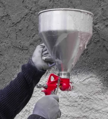 FESTŐPISZTOLY 3 FÚVÓKÁVAL ÉS 5 LITERES ALUMÍNIUM TARTÁLLYAL