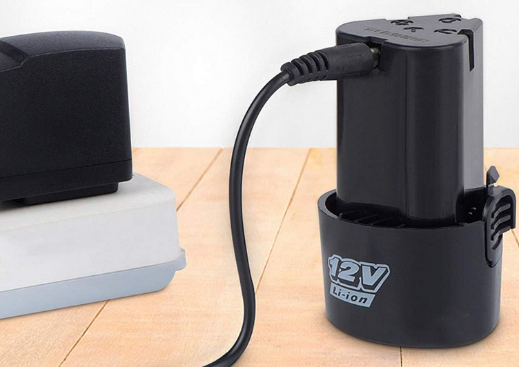 XXL AKKUS FÚRÓ-CSAVAROZÓ 18 V-OS 2 LÍTIUM-AKKUMULÁTORRAL, 85 ALKATRÉSSZEL ÉS LED LÁMPÁVAL