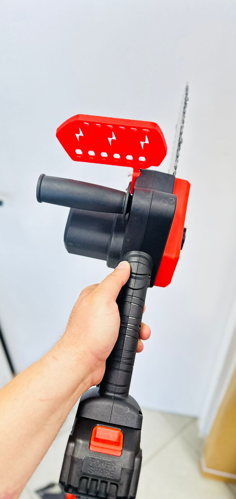 20 CM-ES AKKUMULÁTOROS FŰRÉSZ 2 AKKUMULÁTORRAL 36 V-OS KALAPÁCS SZERSZÁMOK