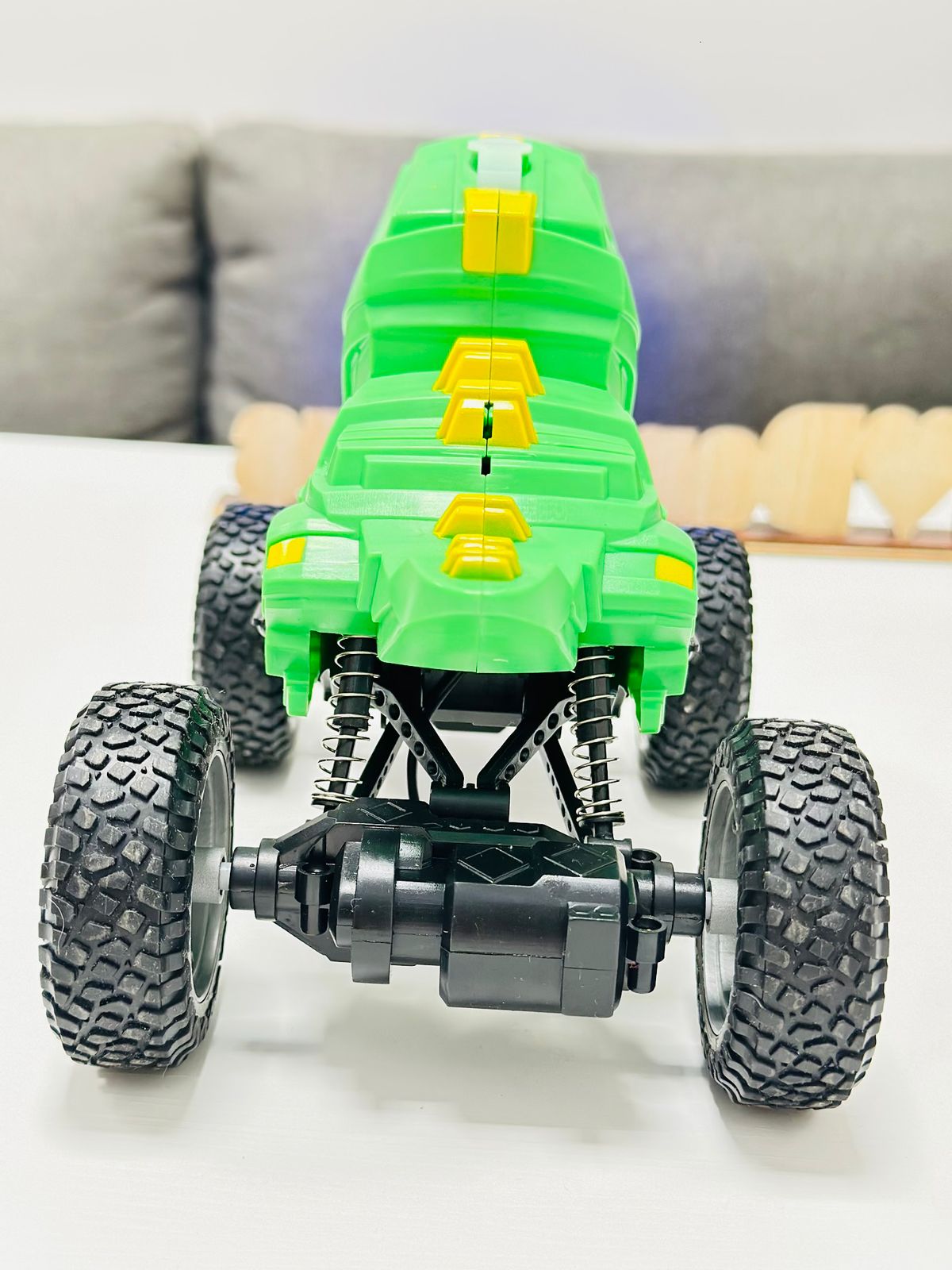 360 fokos távirányítós dinoszaurusz kitörő vízpermet-hatással