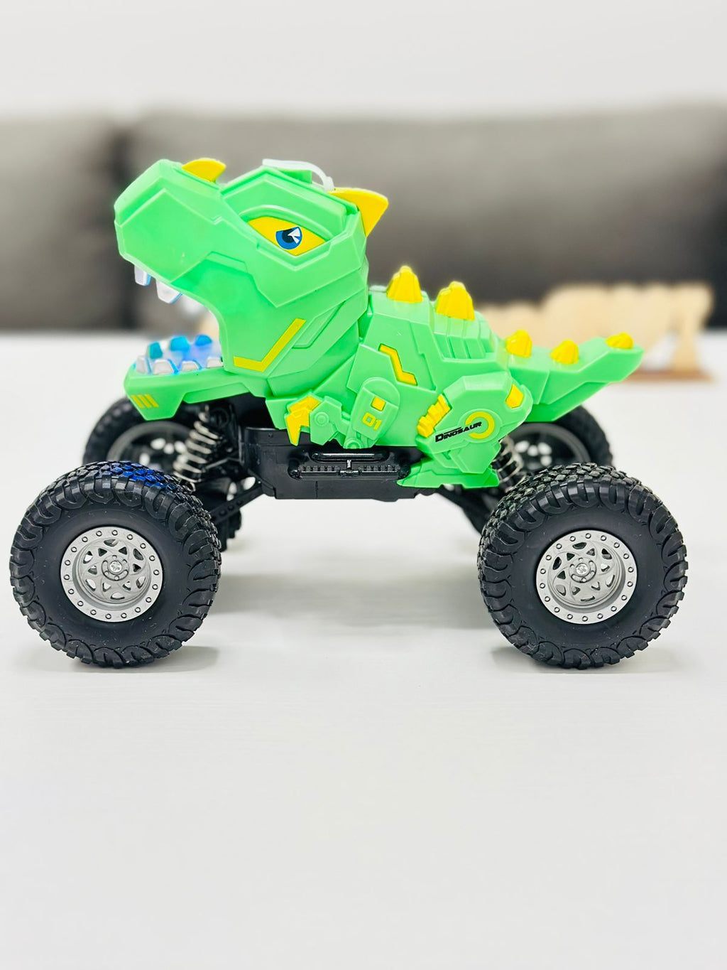 360 fokos távirányítós dinoszaurusz kitörő vízpermet-hatással