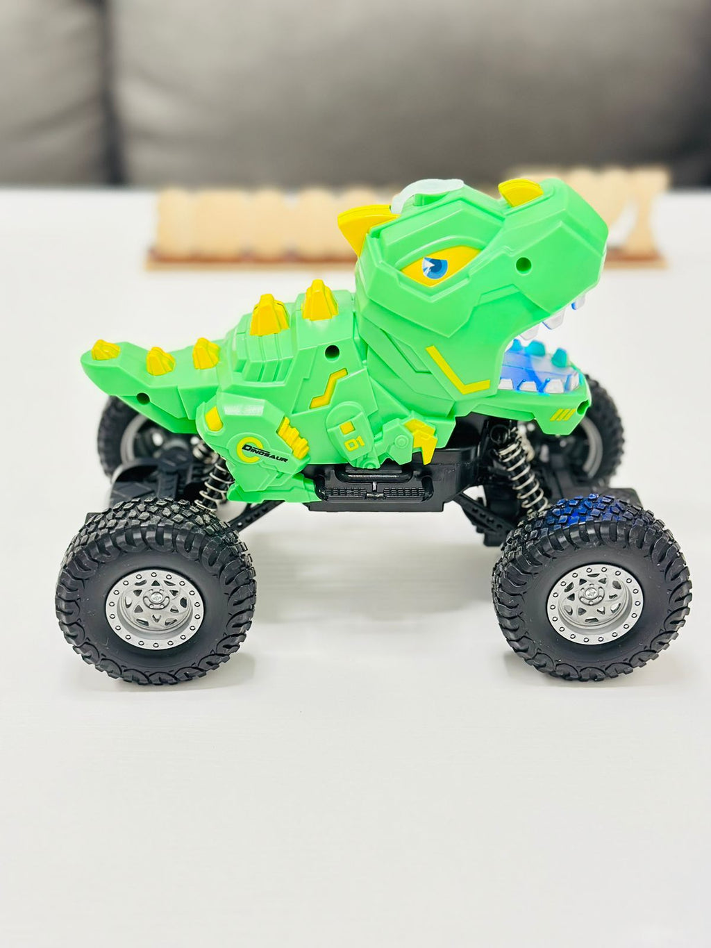 360 fokos távirányítós dinoszaurusz kitörő vízpermet-hatással