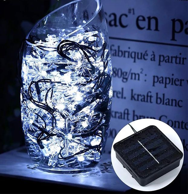 NAPELEMES KARÁCSONYI LÁMPÁK KÜLTÉRI HÓPEHELYHEZ 6M