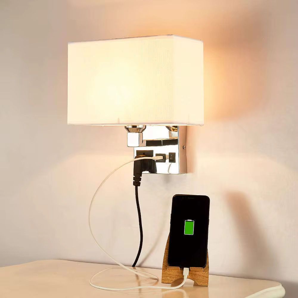 Fali lámpa beépített USB/USB-C töltéssel + konnektorral