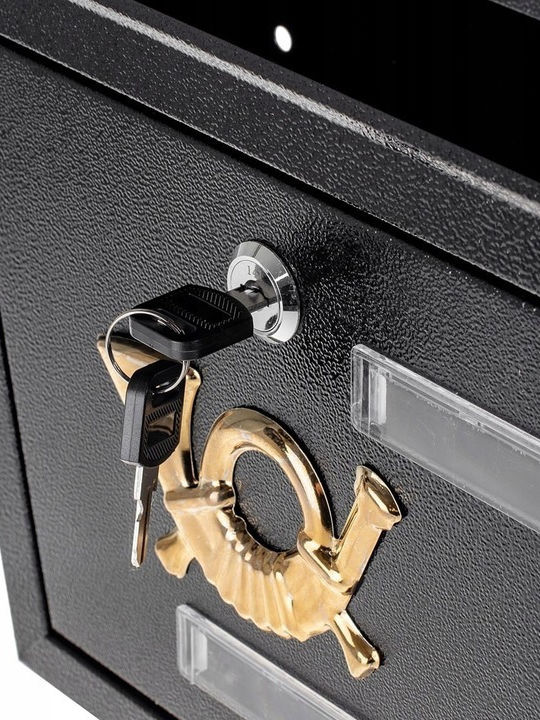 Horganyzott acél postaláda