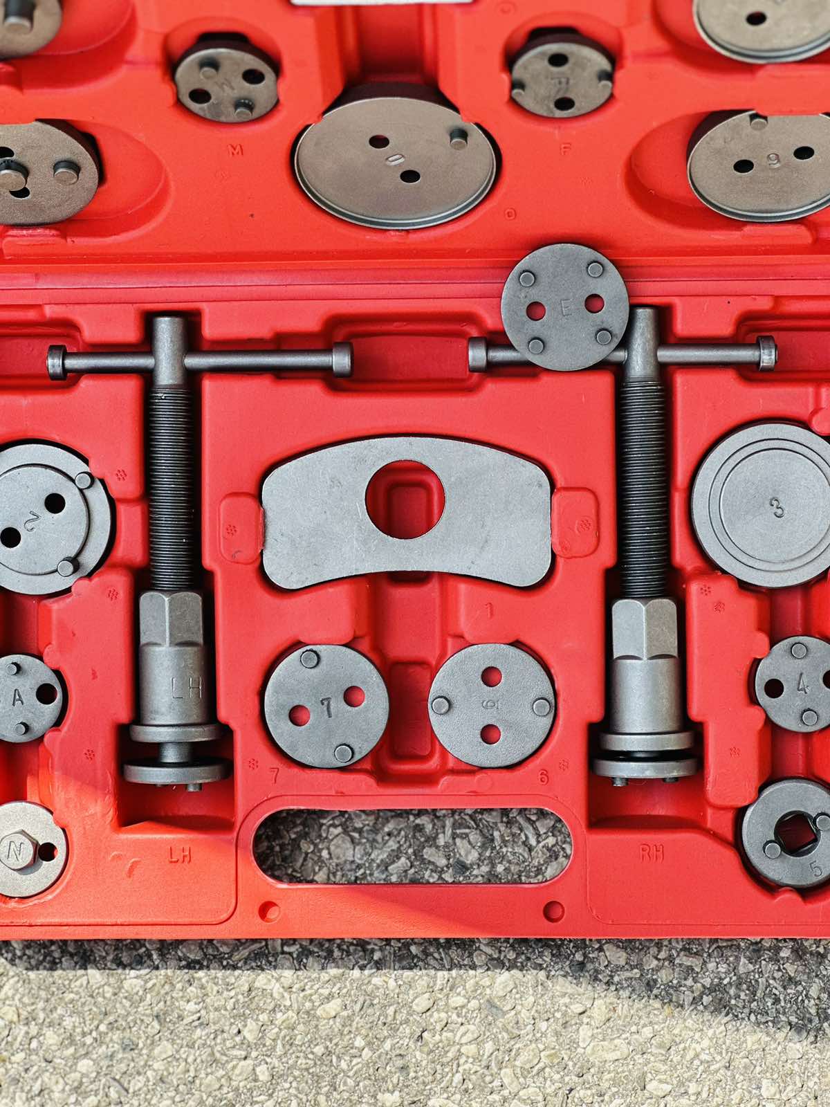 Féknyergek felújításához szükséges készlet