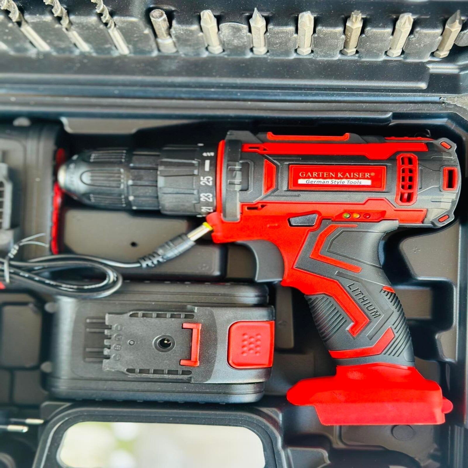 Akkus fúró-csavarozó 18V (28 darabos készlet) X2 akkumulátor